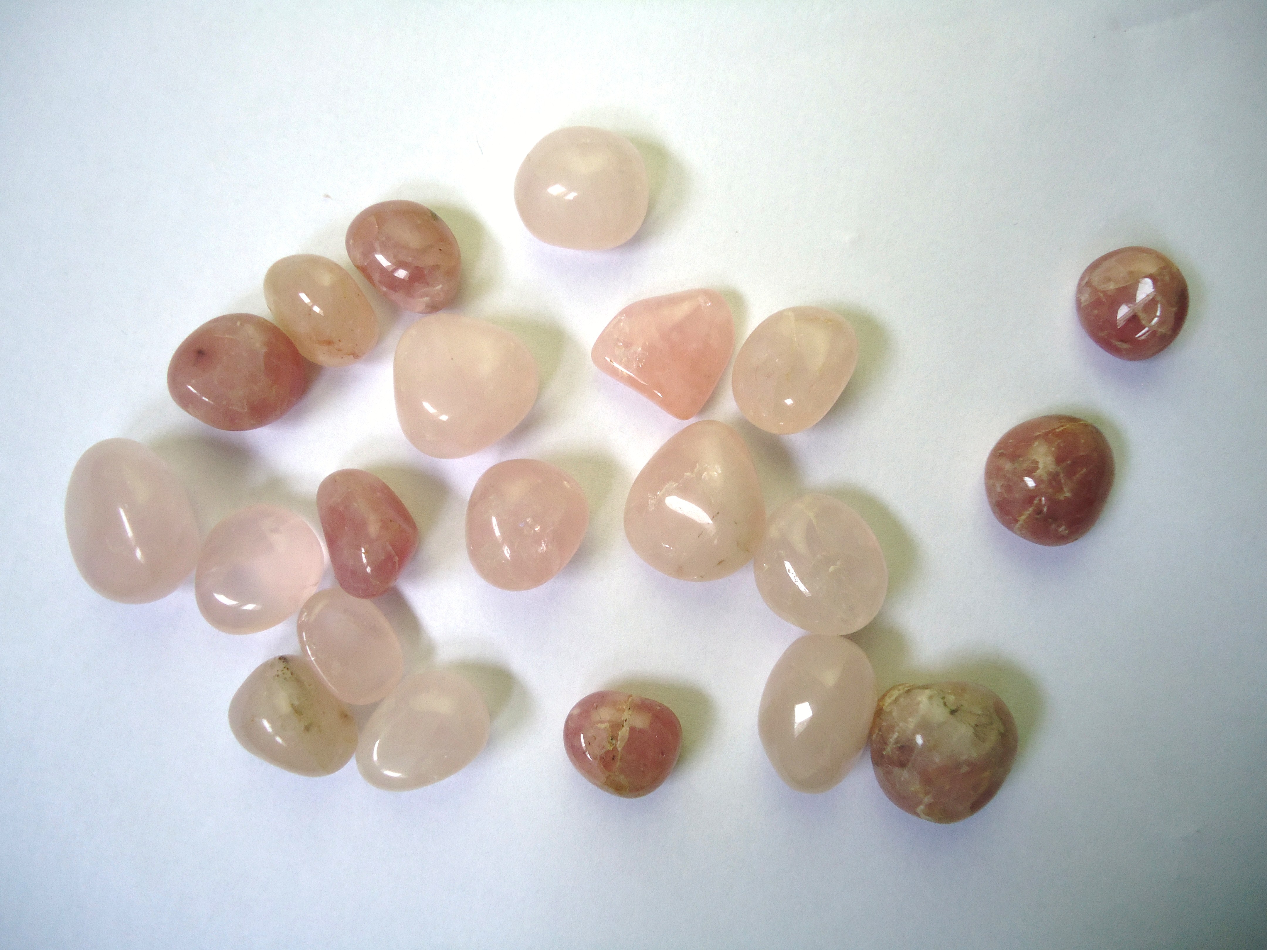 Tumbled rose quartz stones