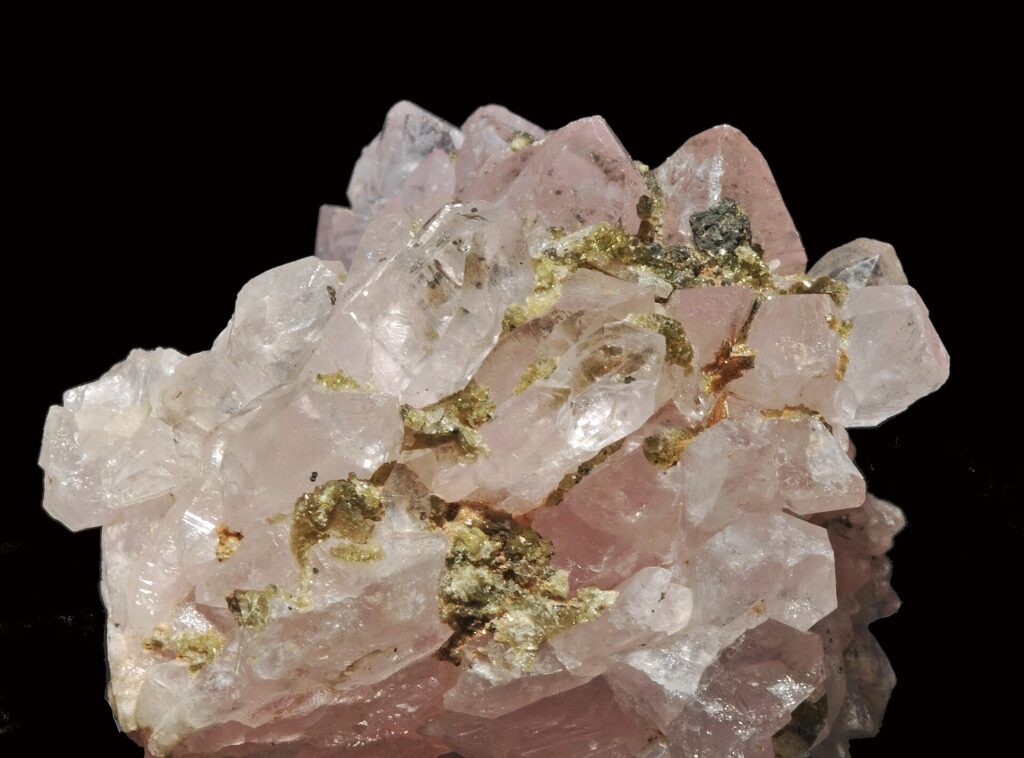 Crystalline pink quartz with eosphorite from Brazil, the rare crystal-forming variety