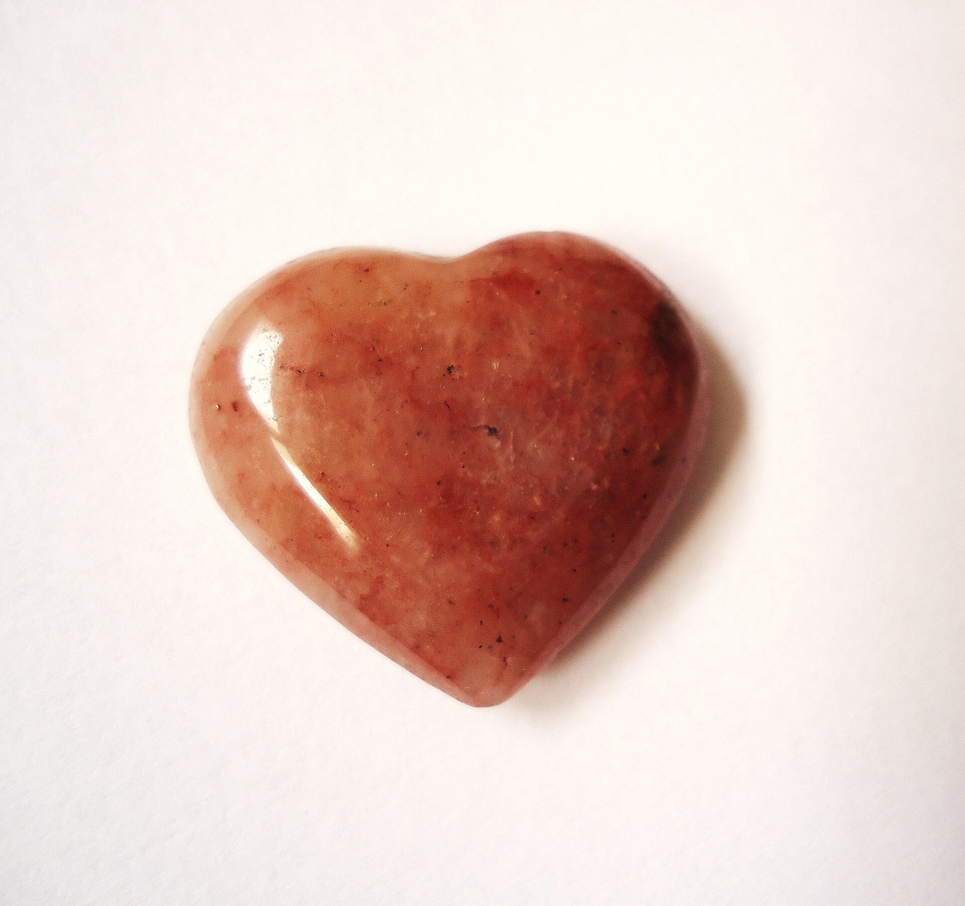 Polished rose quartz heart